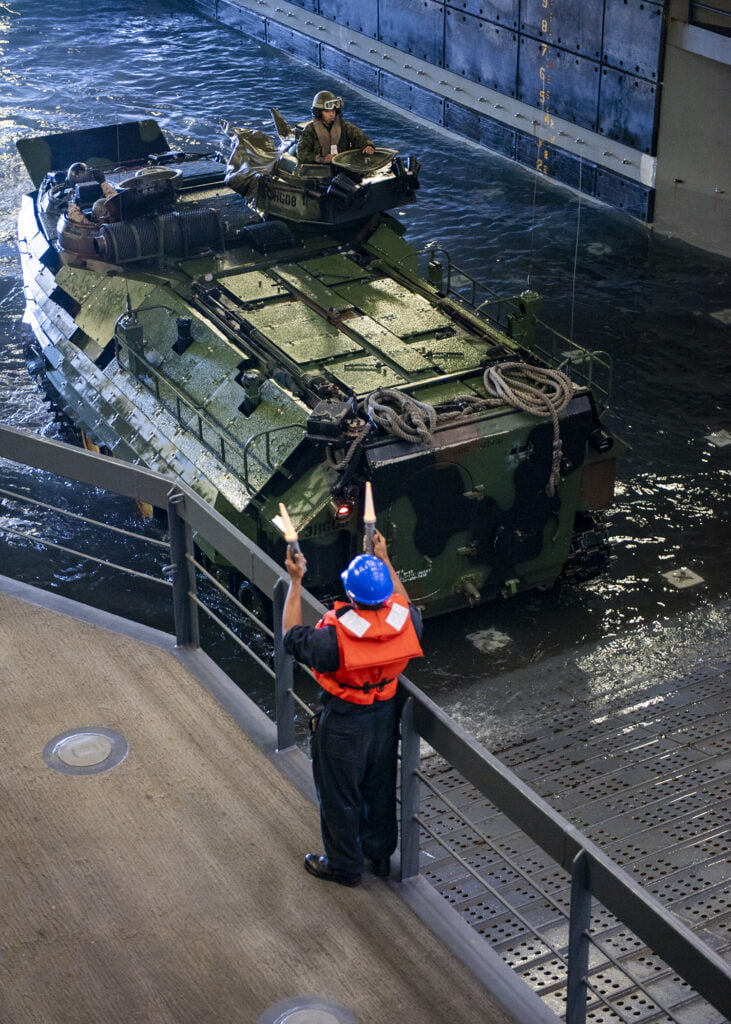 AAV-7 in Greek Service - Question and answers for its operational capabilities