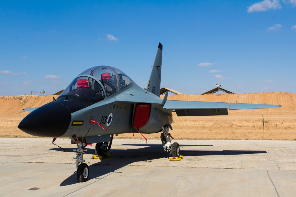 Aermacchi M-346: The future training aircraft of the Hellenic Air Force - GEOPOLITIKI.COM