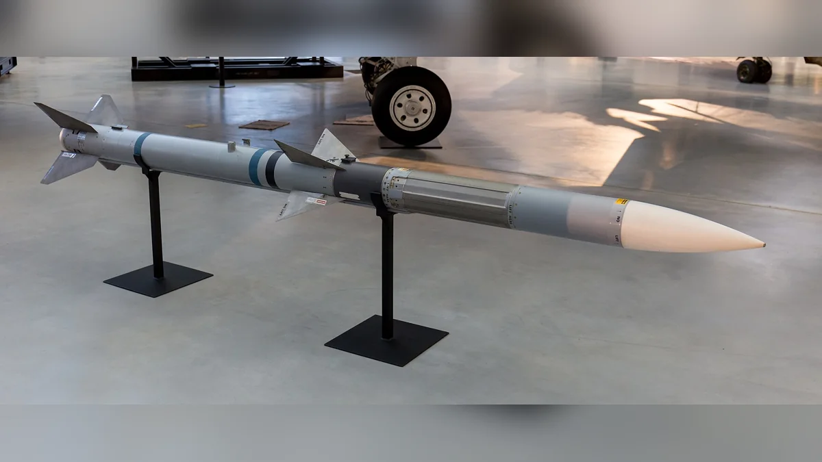 An AIM-120 AMRAAM air-to-air missile on display at the Udvar-Hazy Center