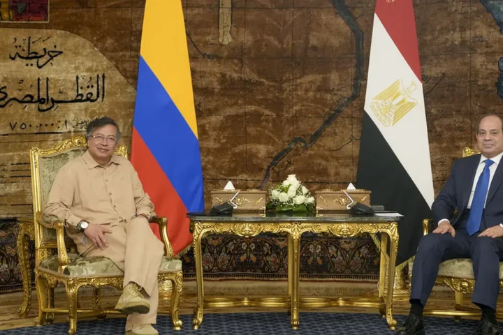 Egyptian President Abdel Fattah el-Sisi standing beside Colombian President Gustavo Petro at the presidential palace in Cairo