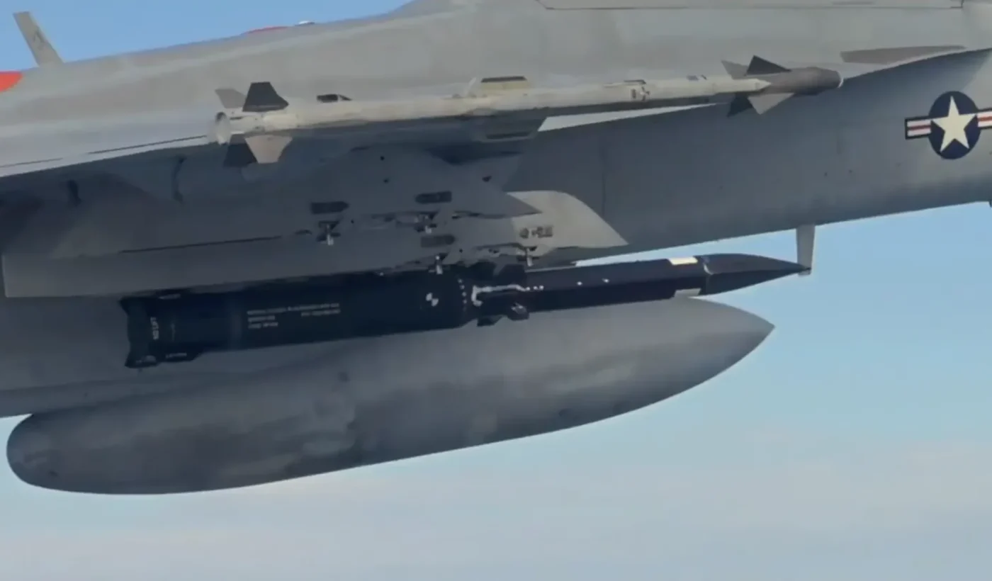 Blackbeard missile carried beneath a U.S. Navy F/A-18E/F Super Hornet during a September 2026 flight test