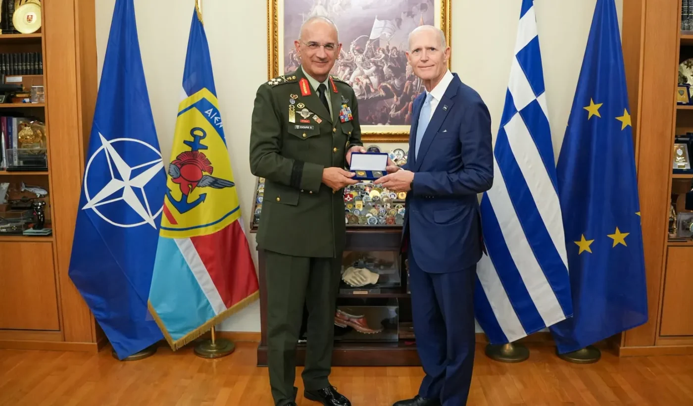 Two men shaking hands in an office at the Hellenic National Defence General Staff
