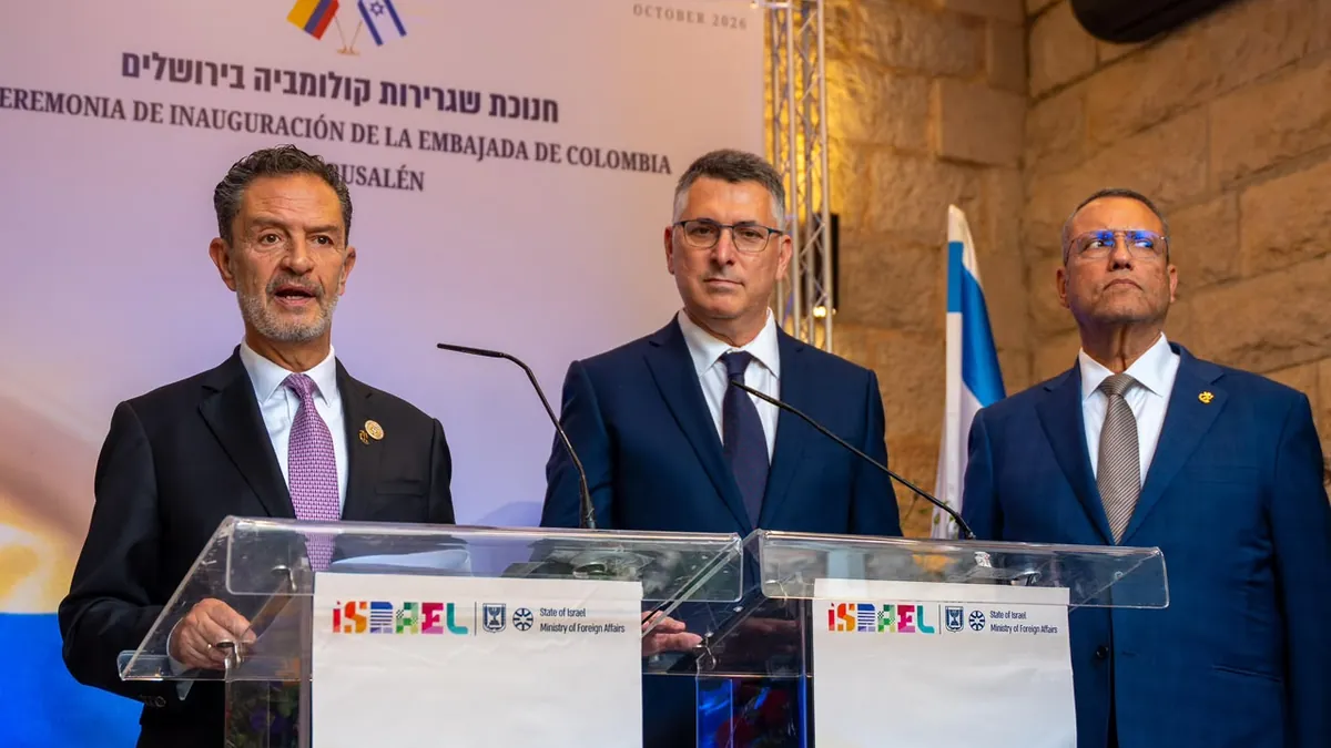 Colombian Foreign Minister Omar Bula Escobar and Israeli Foreign Minister Gideon Saar at the opening of Colombia’s embassy in Jerusalem
