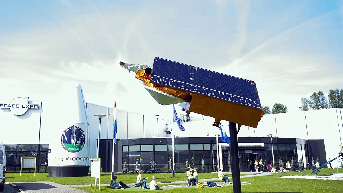 A model of ESA's CryoSat ice satellite