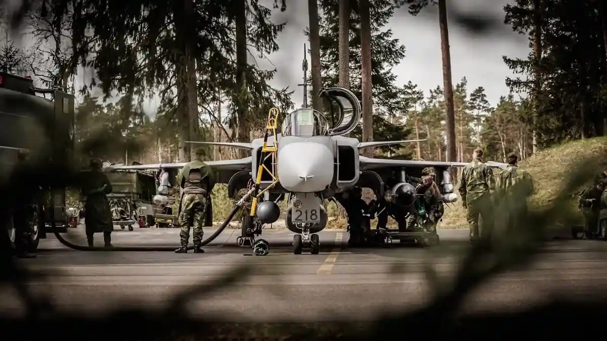Swedish technicians preparing a Gripen fighter, file photo