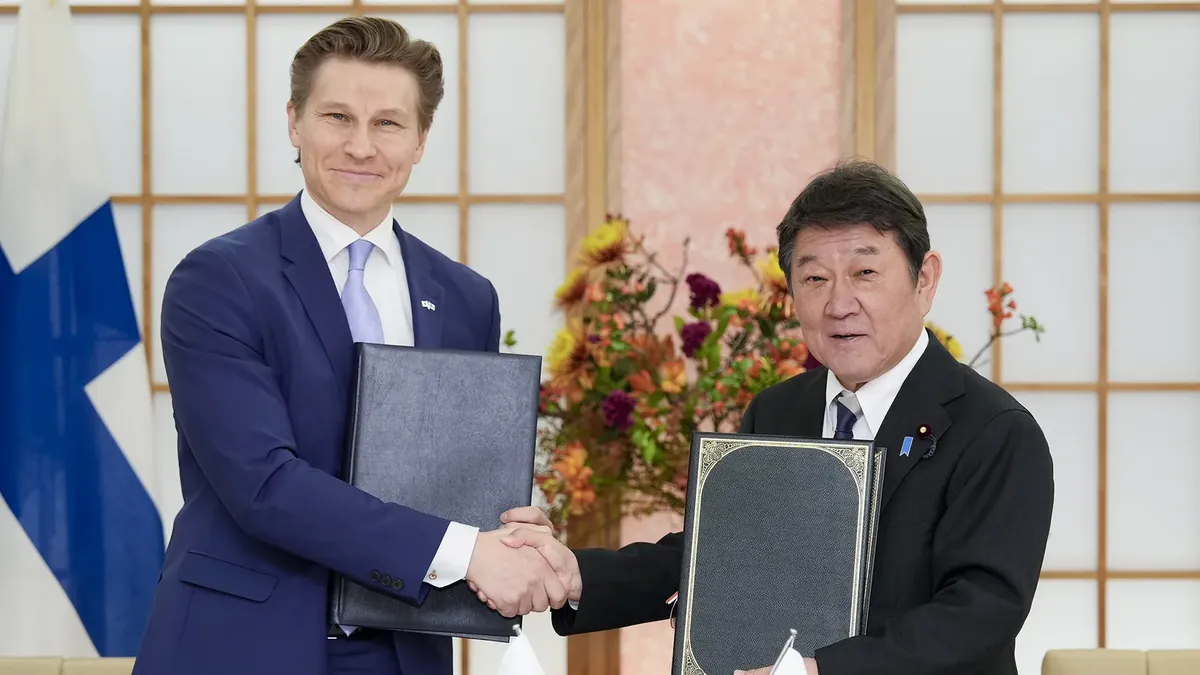 Antti Häkkänen and Toshimitsu Motegi after signing the agreement in Tokyo