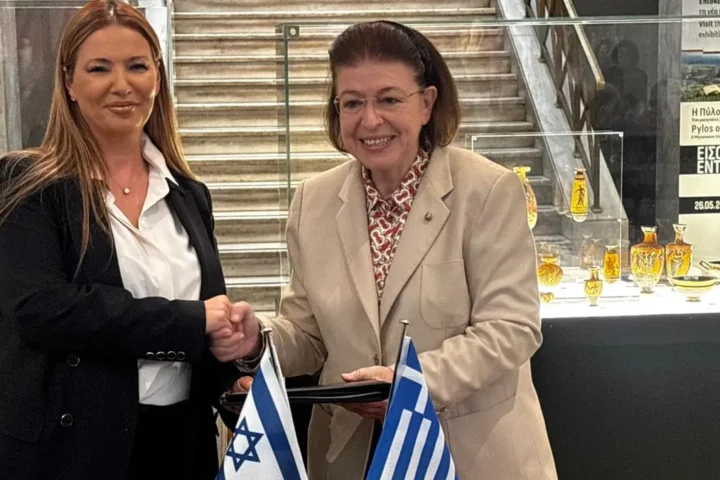 Culture Minister Lina Mendoni and Israeli ambassador Pninat Yanay after signing the handover protocol at the National Archaeological Museum