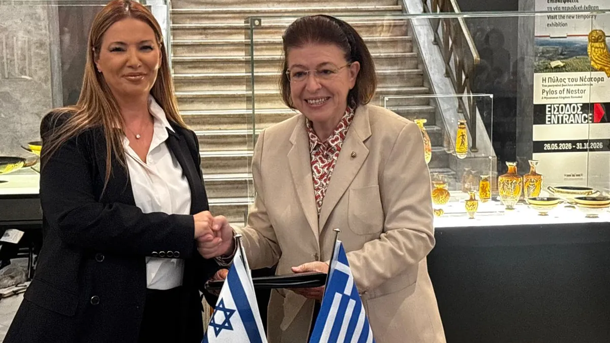 Culture Minister Lina Mendoni and Israeli ambassador Pninat Yanay after signing the handover protocol at the National Archaeological Museum