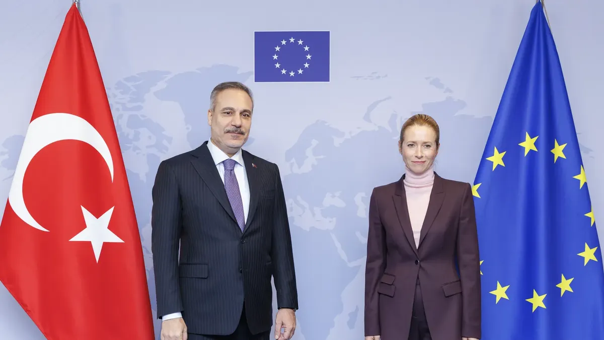 Kaja Kallas welcoming Hakan Fidan at the European External Action Service in Brussels