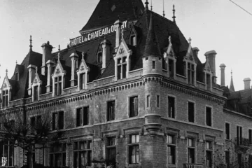 Black and white photograph of the Hotel du Chateau d'Ouchy in Lausanne, venue of the 1922 peace conference