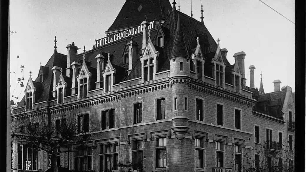 Black and white photograph of the Hotel du Chateau d'Ouchy in Lausanne, venue of the 1922 peace conference