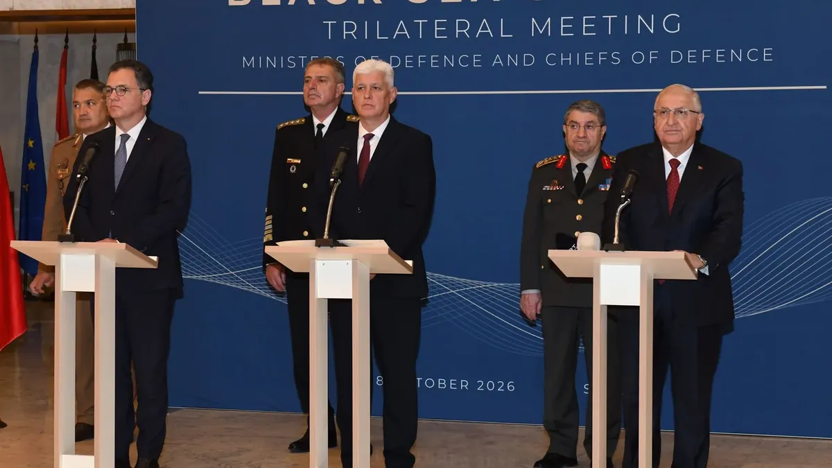 The defence ministers of Romania, Bulgaria and Turkey at the joint press conference in Sofia