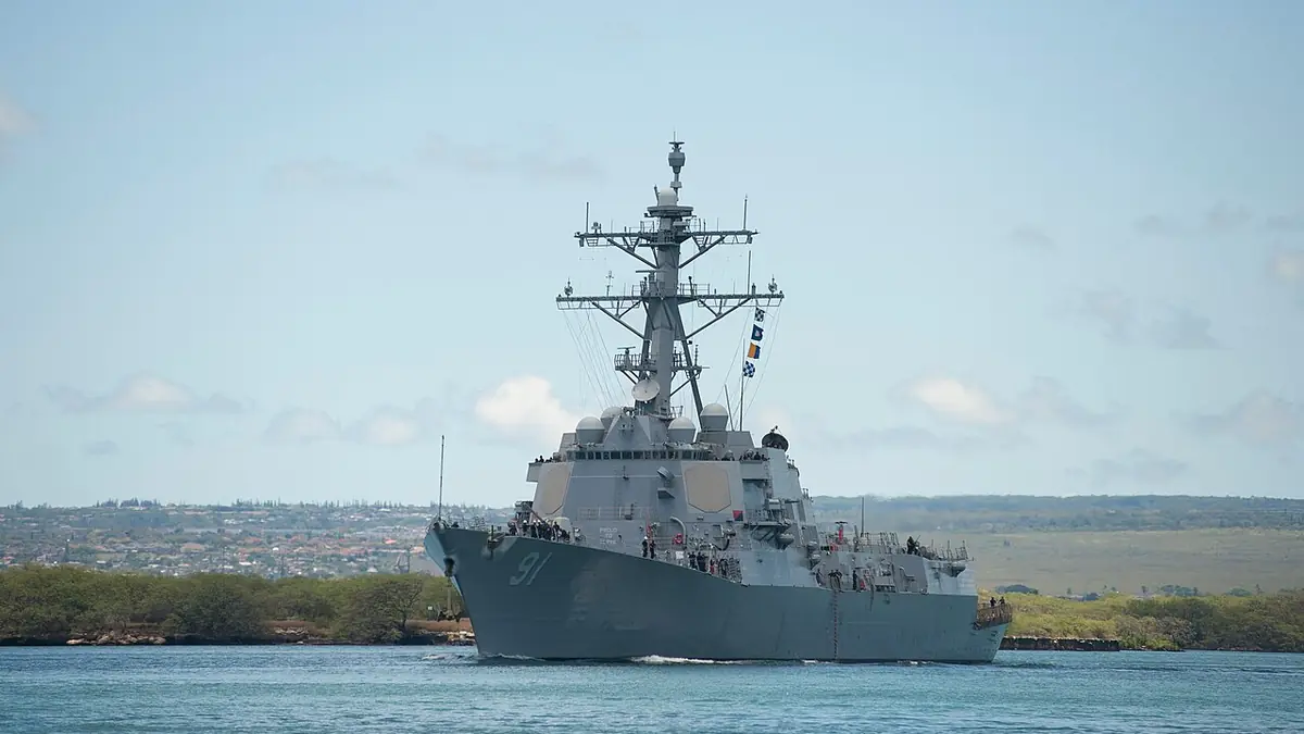 The guided-missile destroyer USS Pinckney (DDG 91) leaving Joint Base Pearl Harbor-Hickam in 2016