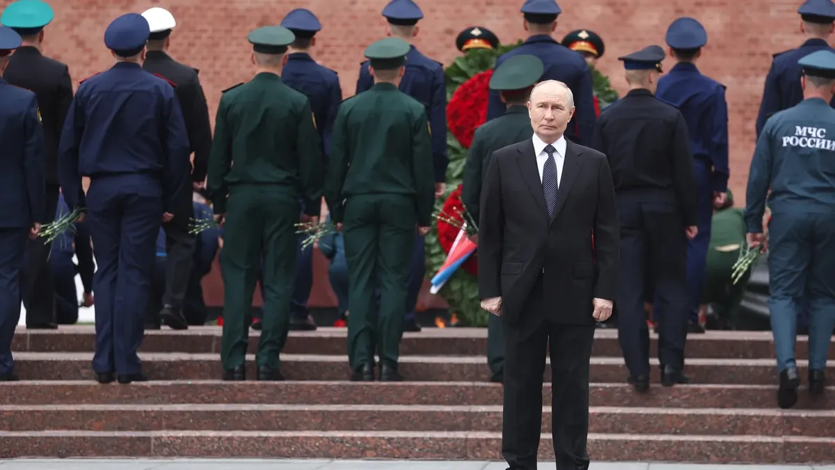 Vladimir Putin with servicemen and security officials at the Tomb of the Unknown Soldier in Moscow