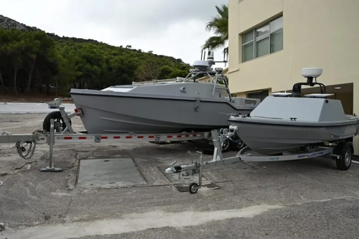 Saronic’s Corsair unmanned surface vessel (left) and the Greek Pyrpolitis (right) at Skaramangas