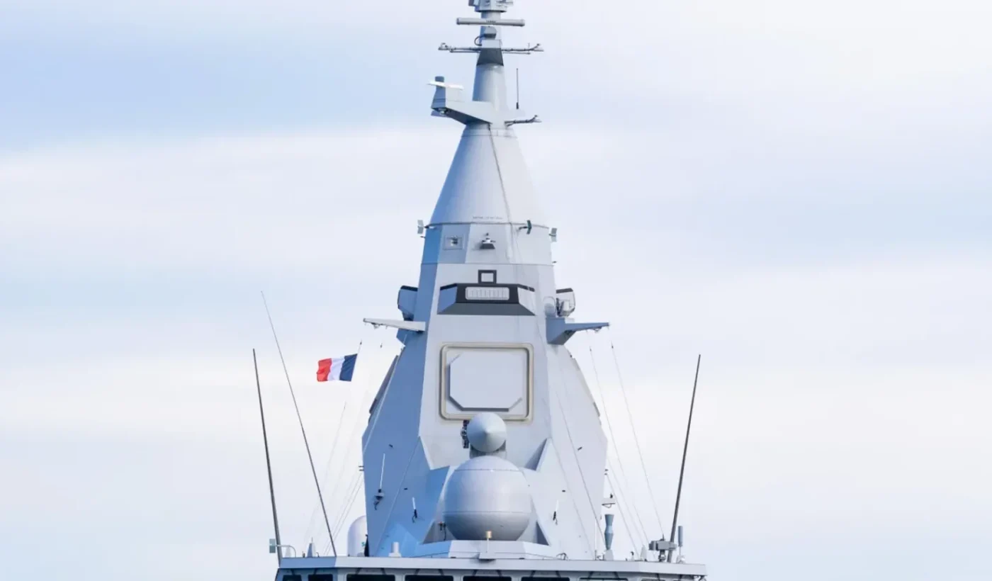 Sea Fire AESA radar panel on the integrated mast of a French FDI frigate