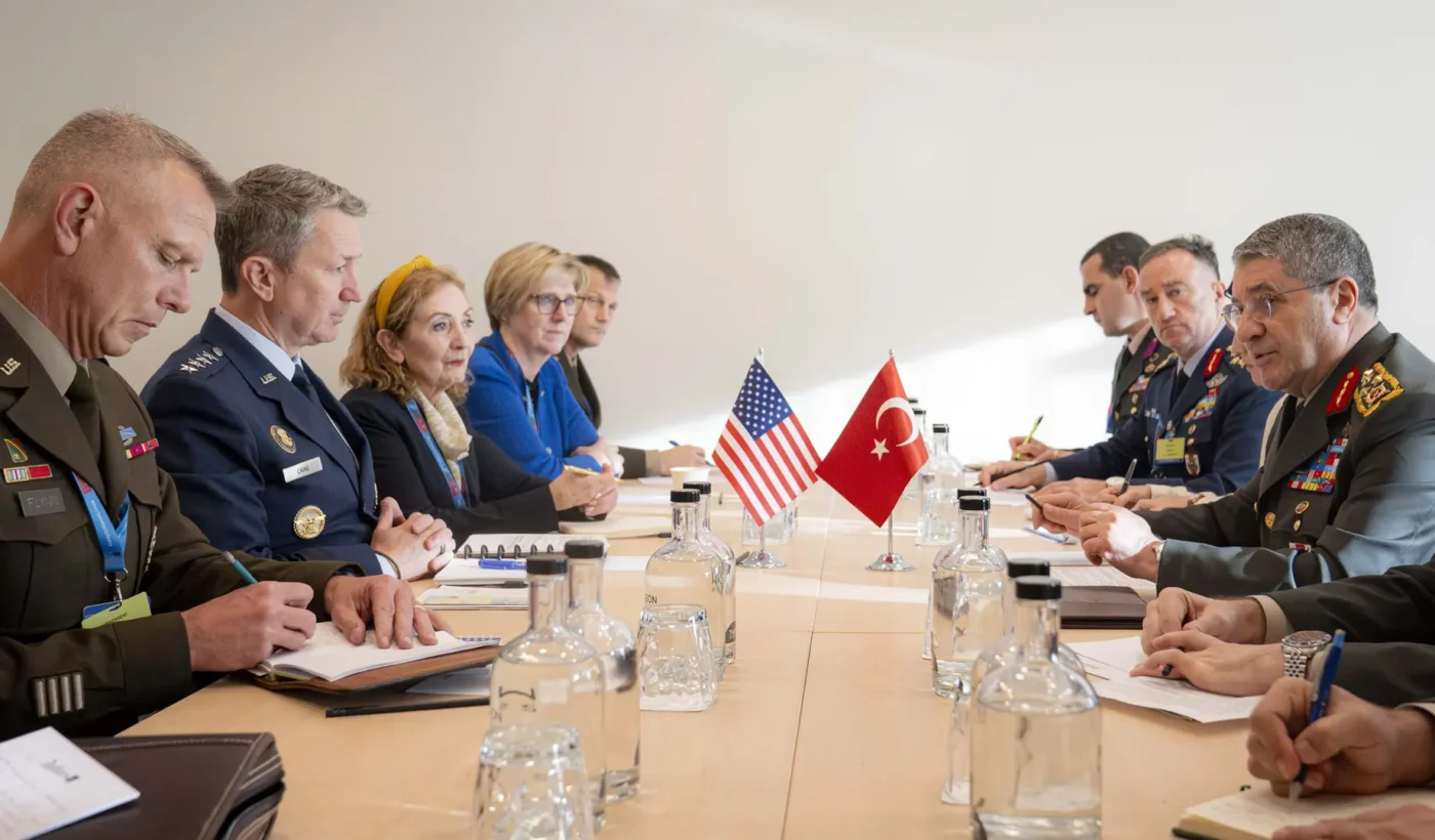 General Selçuk Bayraktaroğlu, at right, meets US General Dan Caine in Riga in September 2025