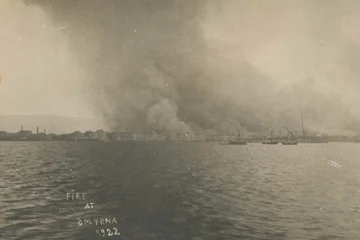 Smoke rising over the waterfront of Smyrna during the fire of September 1922