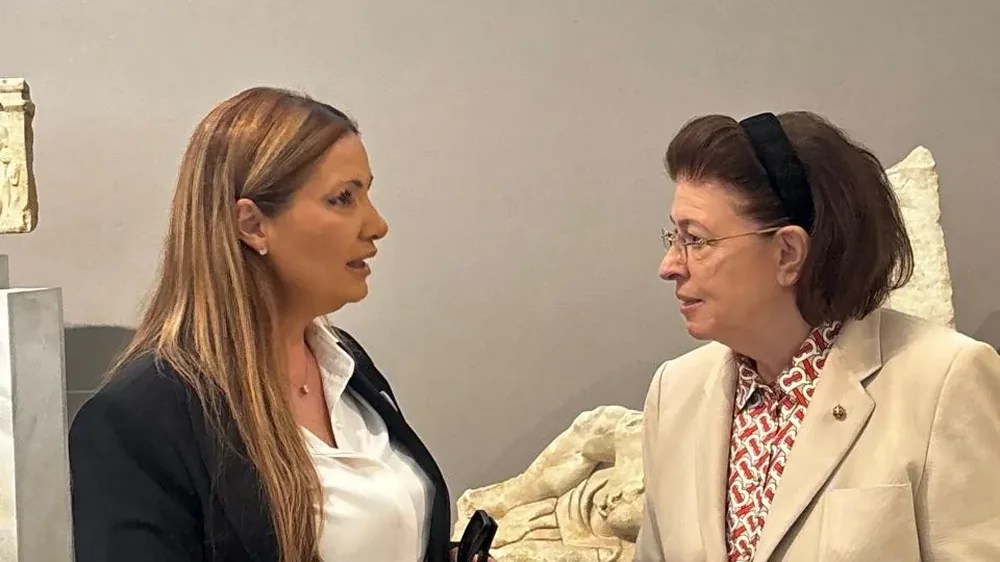 Israeli Ambassador to Greece Pninat Yanay speaking with Greek Culture Minister Lina Mendoni